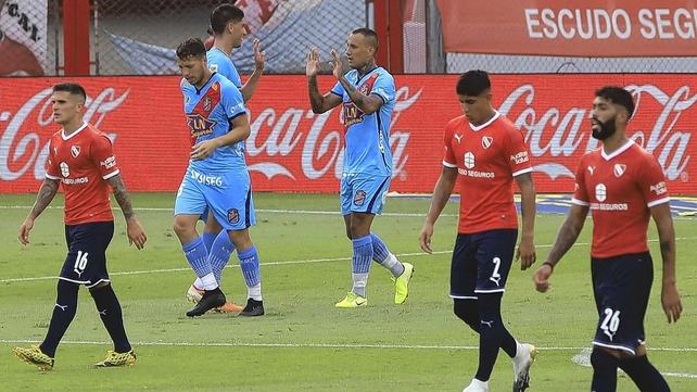 Independiente perdió con Arsenal y quedó fuera de carrera