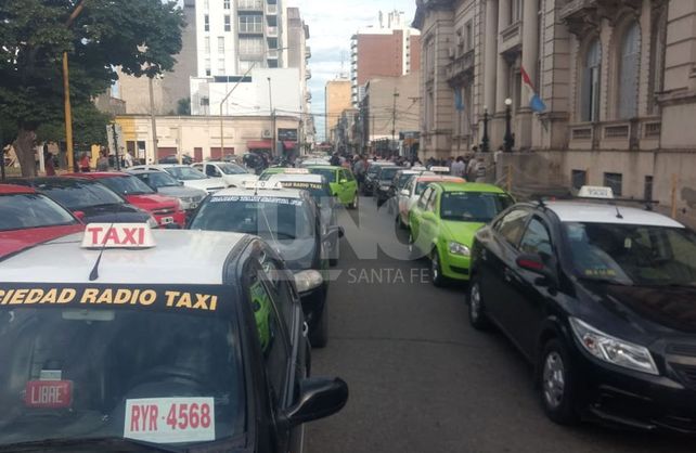 En el día clave de la Cumbre, taxistas y remiseros cortarán el tránsito