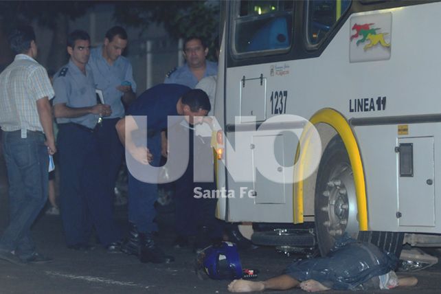 Fatal accidente entre un colectivo y una moto se cobró la vida de un joven