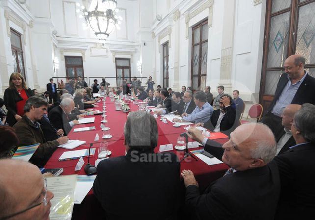 Convocatoria. A la reunión asistieron legisladores de todas las fuerzas representadas en la Legislatura / Foto: José Busiemi - Uno Santa Fe
