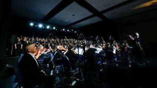 El espectáculo contó con más de 200 artistas en escena