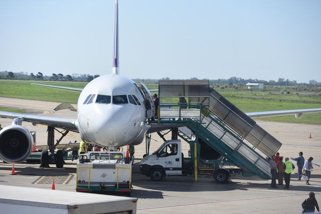 La aerolínea SKY suspendió los viajes entre Rosario y Santiago de Chile