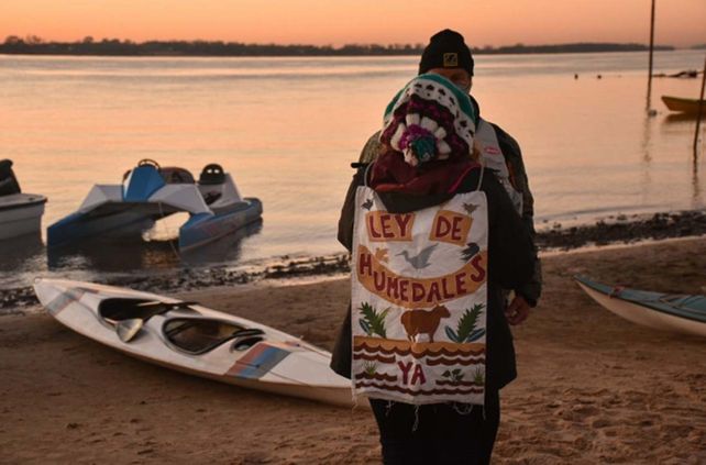 Travesía en kayak por la ley de humedales: las postales del primer día