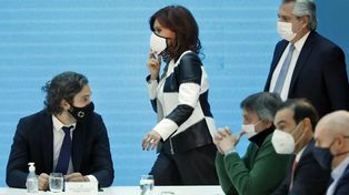 Santiago Cafiero junto a Cristina y el presidente Alberto Fernández, entre otros.
