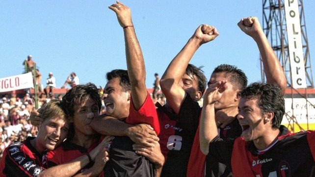 A 25 años de la goleada 4-0 de Colón a Unión en el Clásico Santafesino