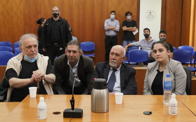 El juez Norberto Scavone (se sostiene con un bastón) al momento de la sentencia en diciembre de 2021