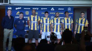 Unidos triunfaremos. Ariel Holan junto a los jugadores canallas se preparan para disputar el torneo Apertura.