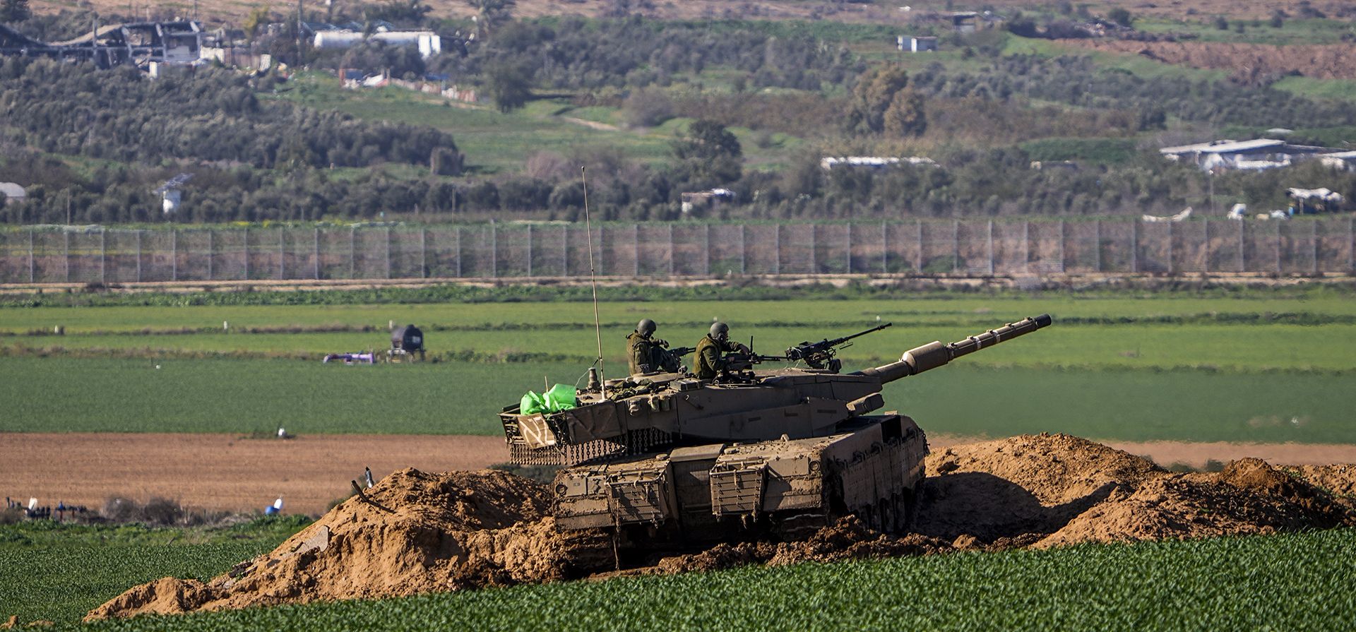 Un tanque israelí toma posición en la frontera con la Franja de Gaza, visto desde el sur de Israel, el martes 30 de enero de 2024. (Foto AP/Ariel Schalit) Un tanque israelí toma posición en la frontera con la Franja de Gaza, visto desde el sur de Israel, el martes 30 de enero de 2024. (Foto AP/Ariel Schalit)