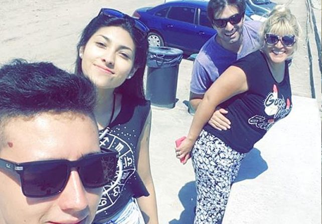 Rodrigo nos envió la foto de su vacaciones en familia en Mar del Plata.
