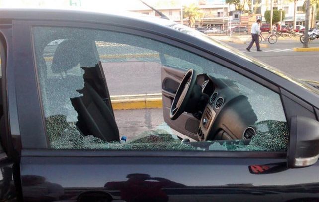 Solamente un susto. Schmuck pasó un mal momento en Córdoba y Felipe Moré. (foto Twitter: @SchmuckConcejal)