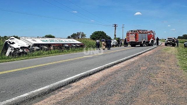 Violentísimo choque frontal entre un utilitario y un camión dejó cuatro muertos en Nelson