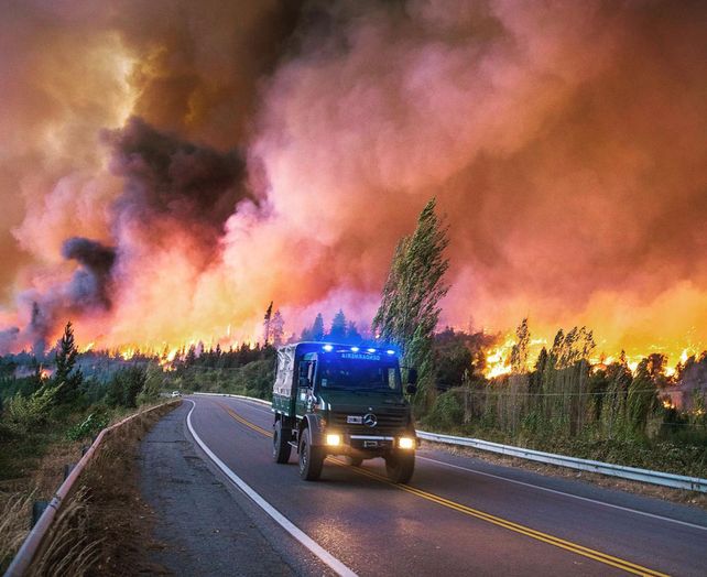 La lluvia salvó de un incendio aún más trágico a la Comarca Andina