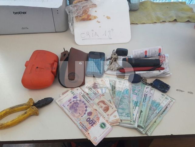 Persiguieron y aprehendieron a un delincuente que asaltó a un taxista, y recuperaron lo robado