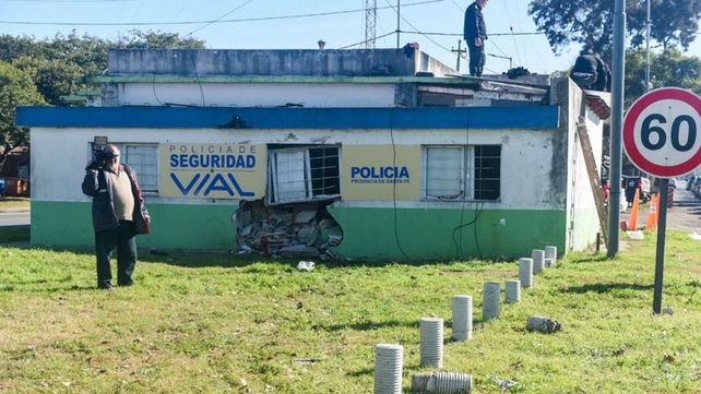Los daños que causó el automóvil y una velocidad máxima que no se respetó.