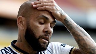 Alves cumplirá un año de prisión en enero próximo tras la acusación de violación.