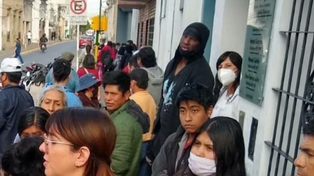 Un basquetbolista estadounidense hizo la fila en Salta para cobrar el IFE