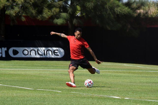 Vangioni tuvo una distensión y se perderá el inicio del torneo.