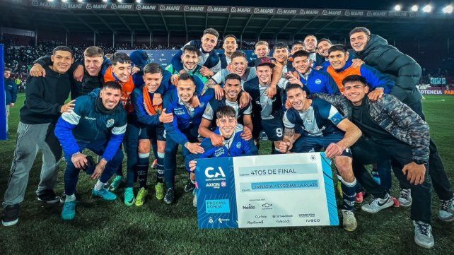 Gimnasia y Esgrima La Plata avanzó en un partido que finalizó en escándalo.