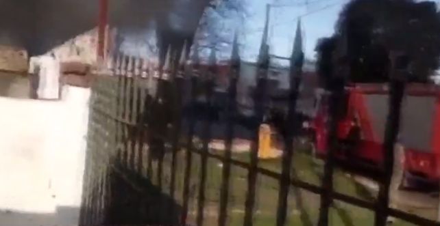 Un voraz incendio en una vivienda de zona norte dejó a toda una familia en la calle