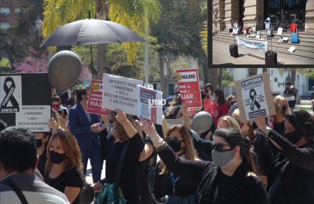 Con valijas frente a Casa de Gobierno, las agencias de viaje rogaron por la  vuelta del turismo
