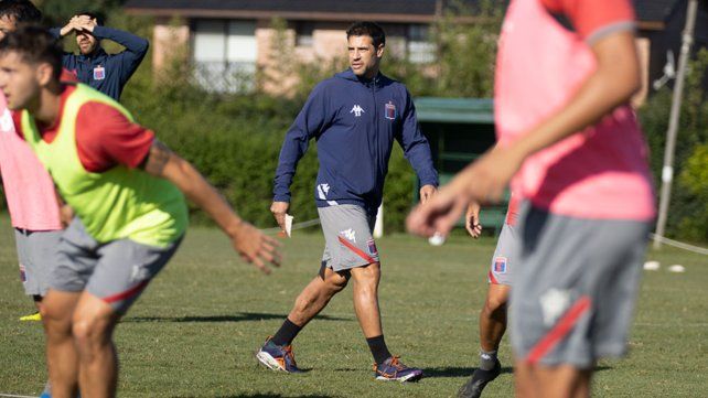 Sebastián Domínguez y Tigre necesitan sumar de a tres frente a Newells para alejarse de los puestos de descenso.