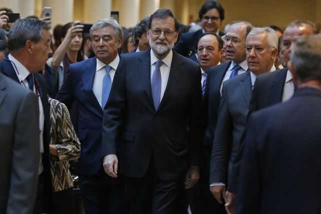 Cataluña declaró la independencia y España aprobó la intervención Cataluña declaró la independencia y España aprobó la intervención