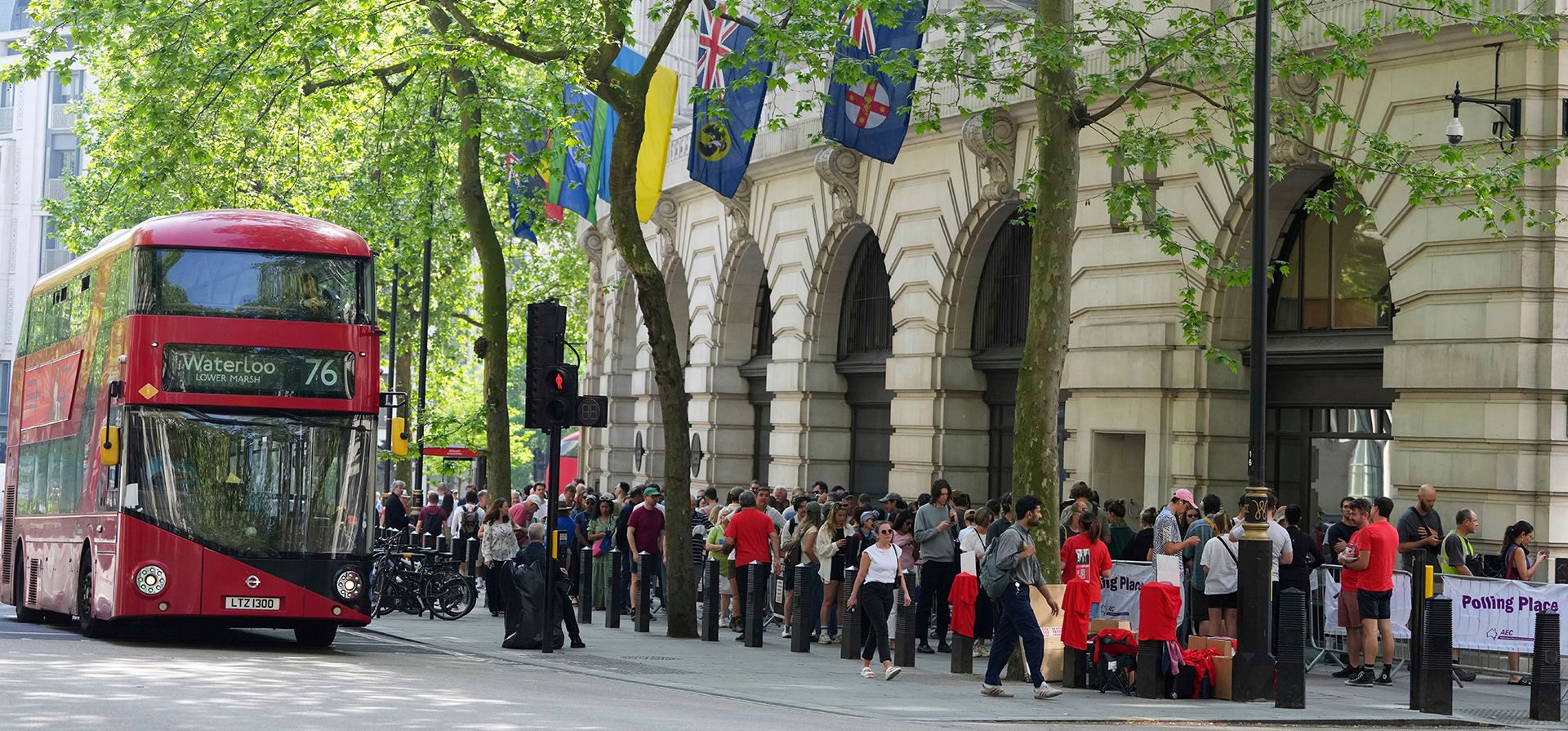 La gente hace cola frente a la Alta Comisión Australiana en Londres para votar en las elecciones federales australianas, el viernes 2 de mayo de 2025. (Foto AP/Kirsty Wigglesworth) La gente hace cola frente a la Alta Comisión Australiana en Londres para votar en las elecciones federales australianas, el viernes 2 de mayo de 2025. (Foto AP/Kirsty Wigglesworth)