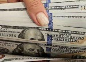 Antes de las elecciones, el dólar oficial subió $10: a cuánto cotizó este viernes