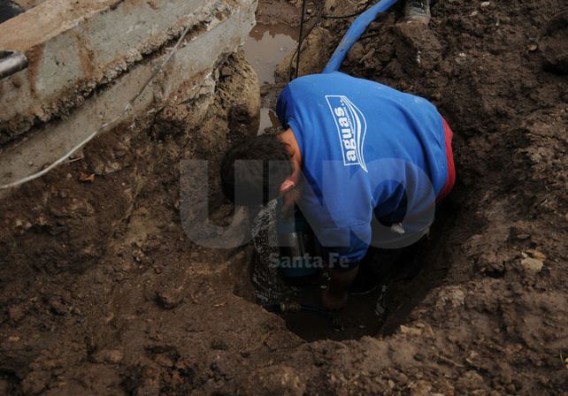 Cortan media calzada en Bulevar y Urquiza por trabajos de Assa. Fotógrafo: José Busiemi / Diario UNO Santa Fe