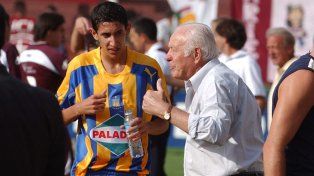 Ángeles. Di María recibe las directivas de Zof, un viejo referente canalla, el que lo hizo debutar.