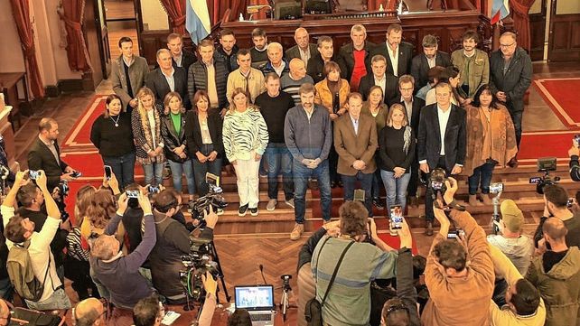 Legisladores y funcionarios del Ejecutivo llamaron a defender la democracia