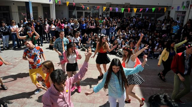 El evento contó con la presencia de 10 escuelas que realizaron sus representaciones teatrales y 5 más que asistieron como espectadoras de las obras.