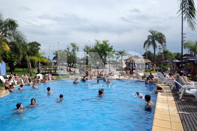 Complejos privados con piscina, una opción para pasar el verano