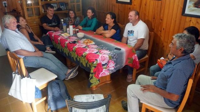 Las familias escogidas para venir a Colonia Belgrano han construido entre ellos un estilo de familia. Una relación que en el barrio de la ciudad no tenían. (Gentileza BBC Mundo)
