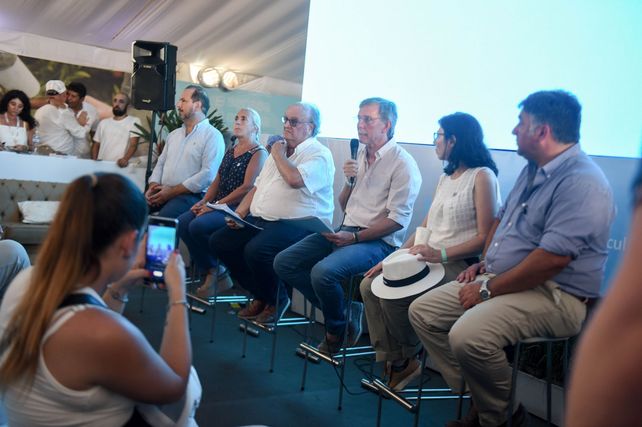 Políticas. Solmi junto a funcionarios nacionales en conferencia de prensa en Expoagro 2023.