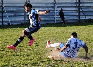 Sportivo Urquiza se quedó con el clásico más popular y sacó ventaja ante Peñarol