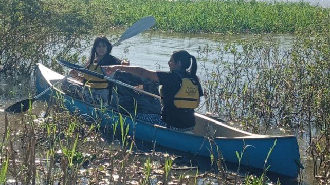 Alumnos e instructores pregonan por la limpieza del Pariente del Mar.
