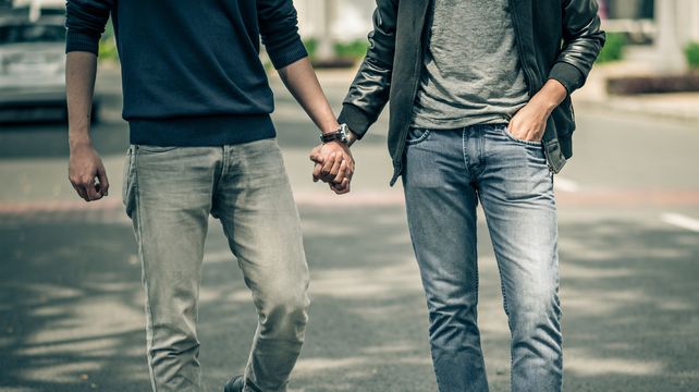 Un joven denunció que el padre de su novio lo amenazó con destriparlo por ser gay
