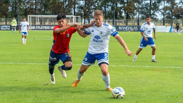 El defensor Mario Senra