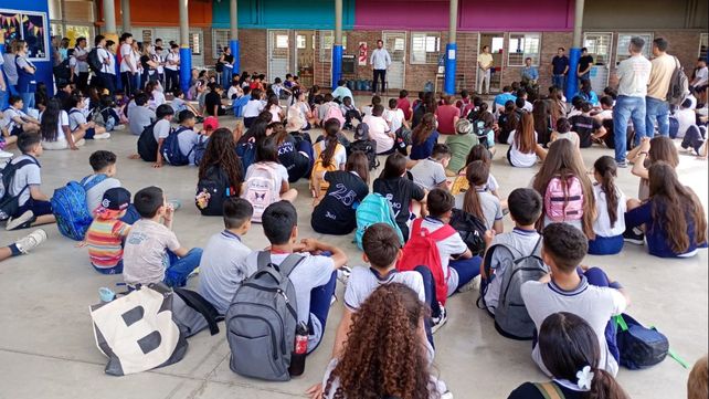 Cientos de chicos y chicas de distintas escuelas participaron de la actividad organizada por el centro educativo de Cabín 9.