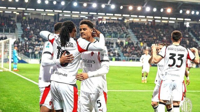 Milan venció a Cagliari y es lider en el Calcio.