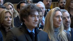 El gobierno de Javier Milei denunció una “operación de inteligencia ilegal” por la filtración de audios de Karina Milei, y la Justicia prohibió su difusión.