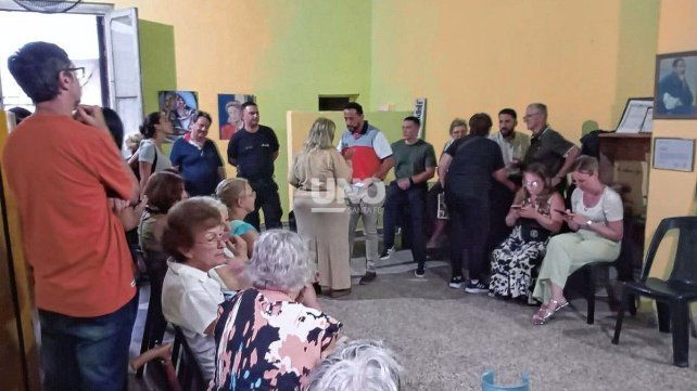 Vecinos de barrio Sur convocados por la ola de inseguridad que castiga al barrio.