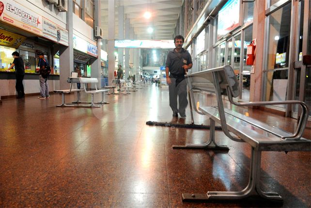 Entre el viernes y el miércoles no habrá colectivos de larga distancia ni aviones de cabotaje