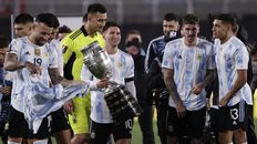 ¡¡¡Traeme la copa, Messi..!!!, una frase que se repitió una y otra vez. El capitán y sus compañeros cumplieron- ¡¡¡Traeme la copa, Messi..!!!, una frase que se repitió una y otra vez. El capitán y sus compañeros cumplieron-