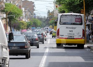 Carril exclusivo: proponen habilitar el giro a la derecha en calle Rivadavia