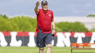Kudelka puso en cancha a cuatro atacantes con roles distintos
