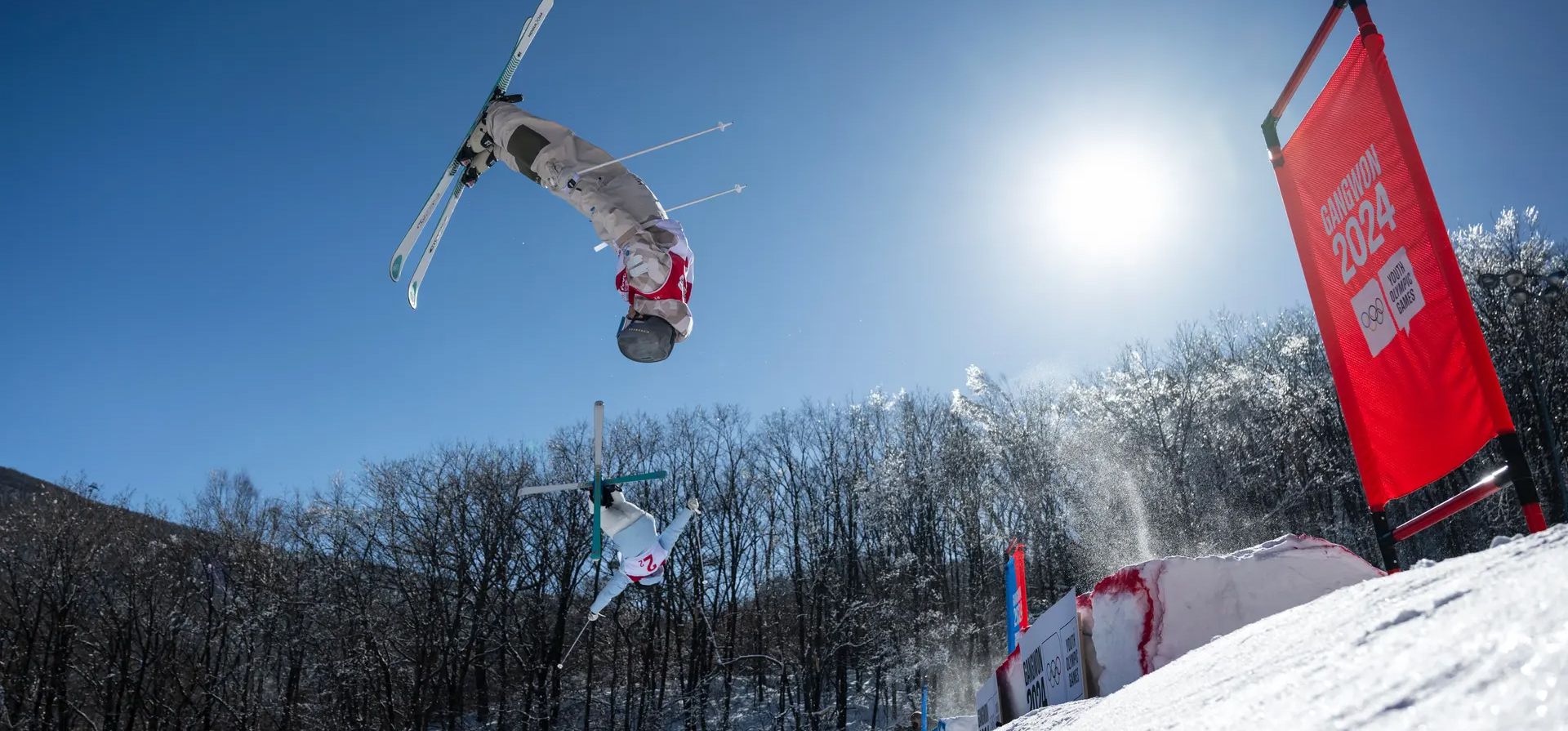 Paul Andrea Gay, de Francia, y Jiah Cohen, de Estados Unidos, en acción durante el esquí de estilo libre por equipos mixtos en los Juegos Olímpicos de la Juventud de Invierno, Gangwon, Corea del Sur. Fotografía: Joel Marklund para OIS/COI/EPA Paul Andrea Gay, de Francia, y Jiah Cohen, de Estados Unidos, en acción durante el esquí de estilo libre por equipos mixtos en los Juegos Olímpicos de la Juventud de Invierno, Gangwon, Corea del Sur. Fotografía: Joel Marklund para OIS/COI/EPA