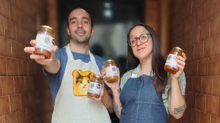 José Eduardo Reglero y María Sagarraga posan con sus mermeladas.