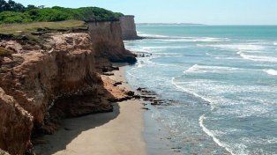 El verano en la costa argentina ofrece alojamientos que van de alternativas económicas a propuestas de lujo.
